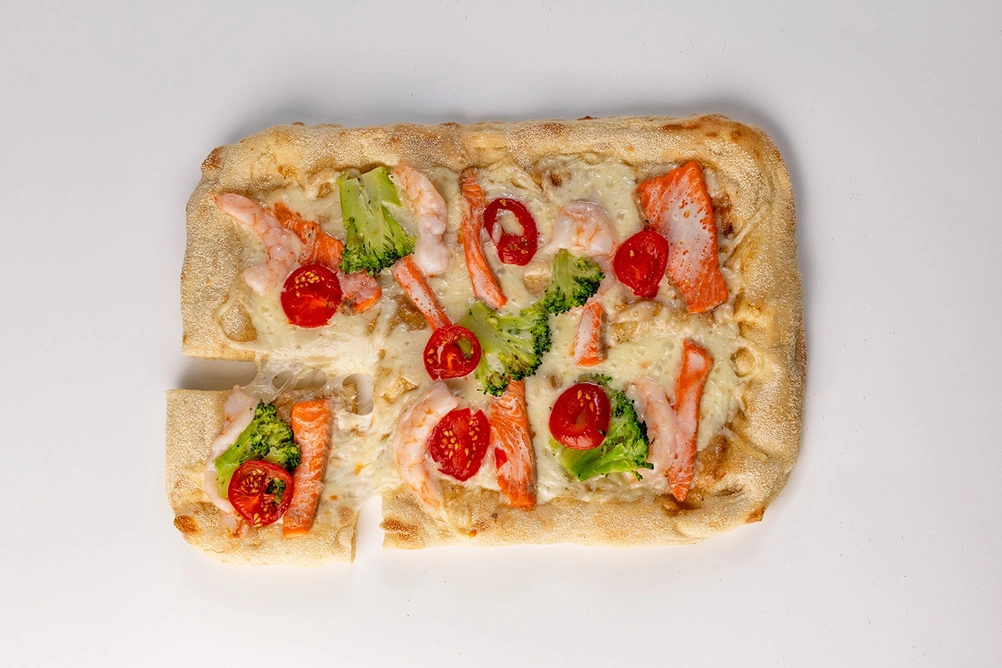 пицца с форелью и брокколи