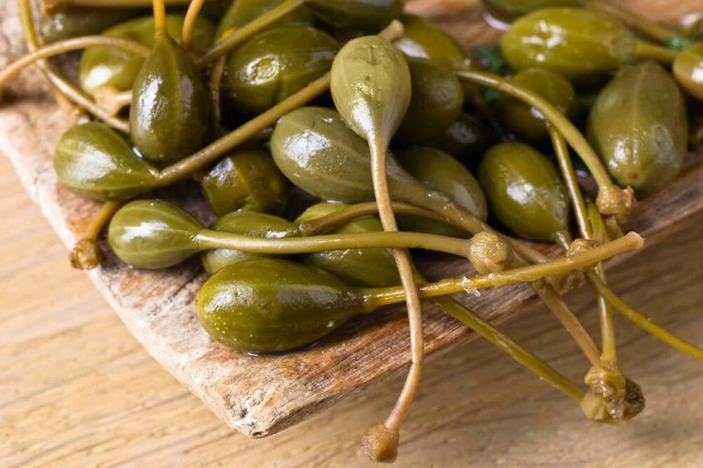 Каперсы целые на ветке La Pedriza