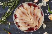 муксун с брусникой