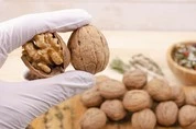 грецкий с скорлупе