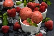 клубничное мороженое